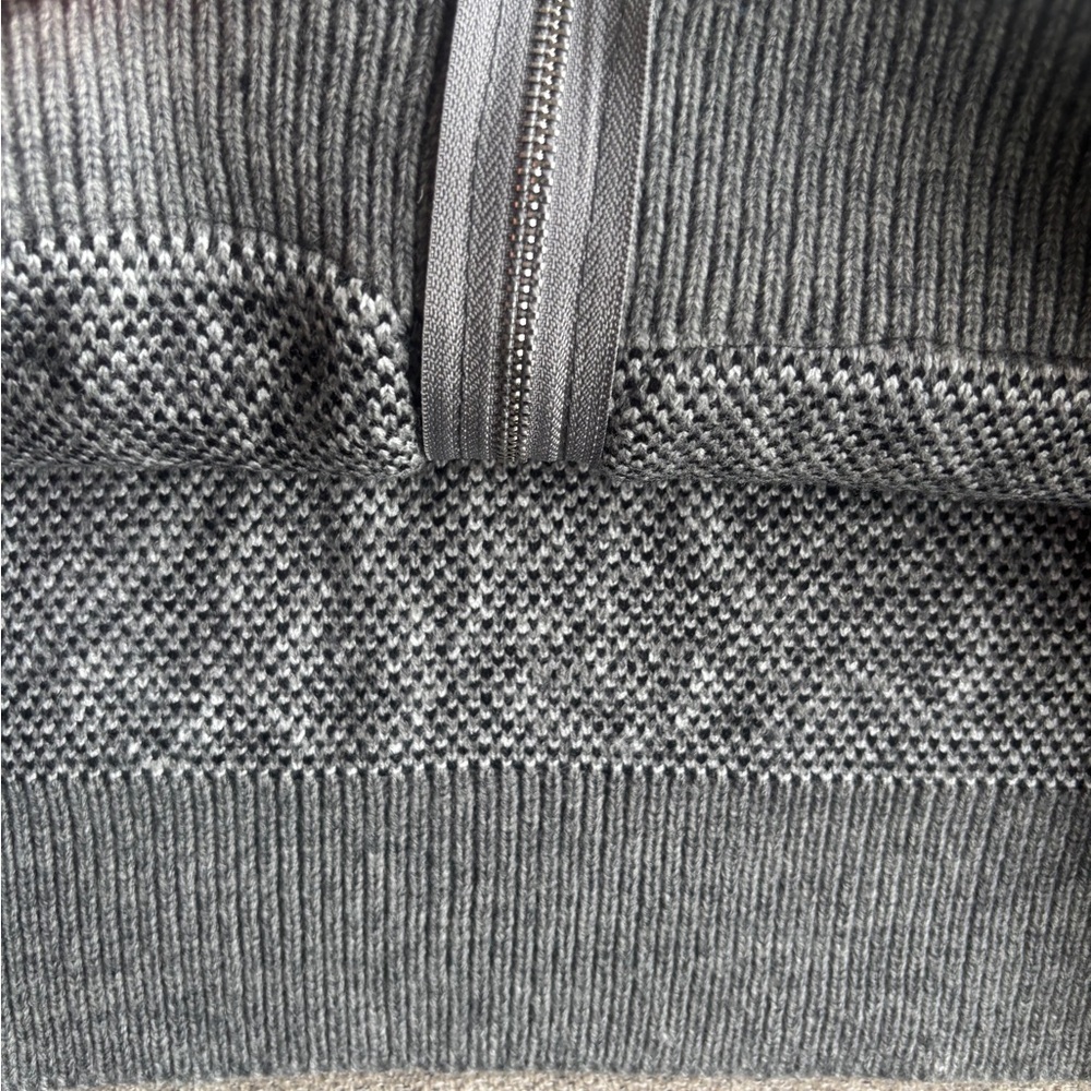 NWOT Gray Bandana Zip-Up Sweater Size Medium - Picture 6 of 10